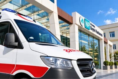 Hastane Girişinde Ambulans - 6