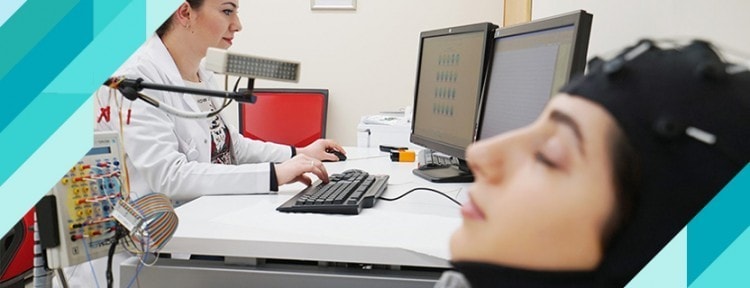 تخطيط الدماغ الطبوغرافي باستخدام تخطيط أمواج الدماغ الكمي (QEEG)