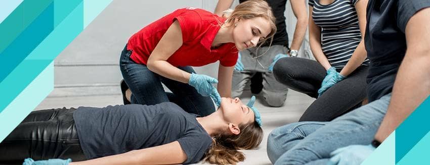 How to respond to someone having an epileptic seizure?